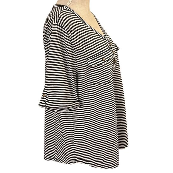 XL Croft & Barrow, 2 Pocket V Neck Tee w/ Roll Tab Sleeves, Navy Blue Striped - Picture 4 of 5